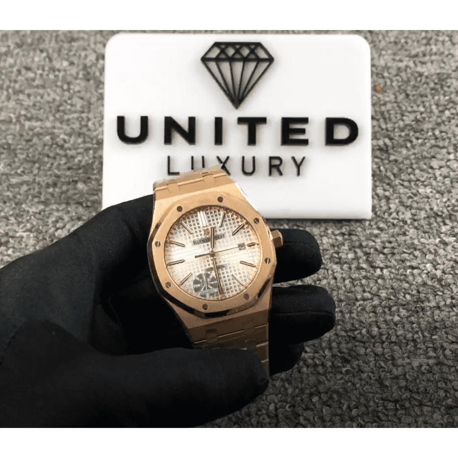 Audemars Piguet Royal Oak 15400OR.OO.1220OR.02 High-End Replica 1: ZipUp 15