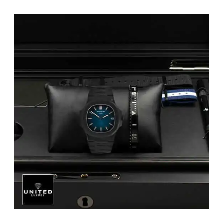 Bold Patek Philippe Nautilus 5711 1A-010 “Black Dial” High-End Replica 1: 398